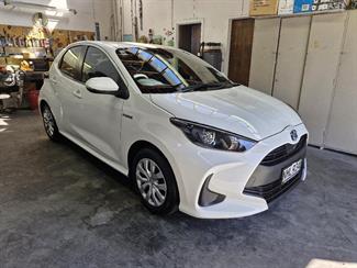 2021 Toyota YARIS - Thumbnail