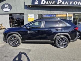 2019 Toyota RAV4 - Thumbnail