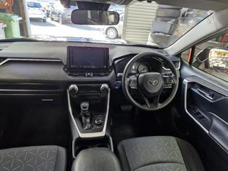 2019 Toyota RAV4 - Thumbnail