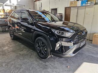 2019 Toyota RAV4 - Thumbnail