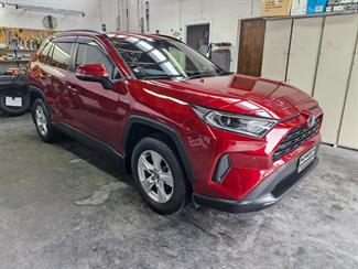 2019 Toyota RAV4 - Thumbnail