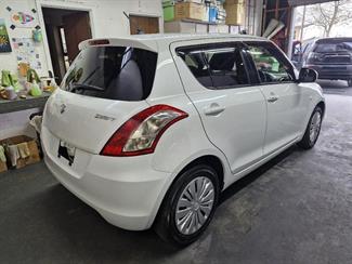 2016 Suzuki SWIFT - Thumbnail